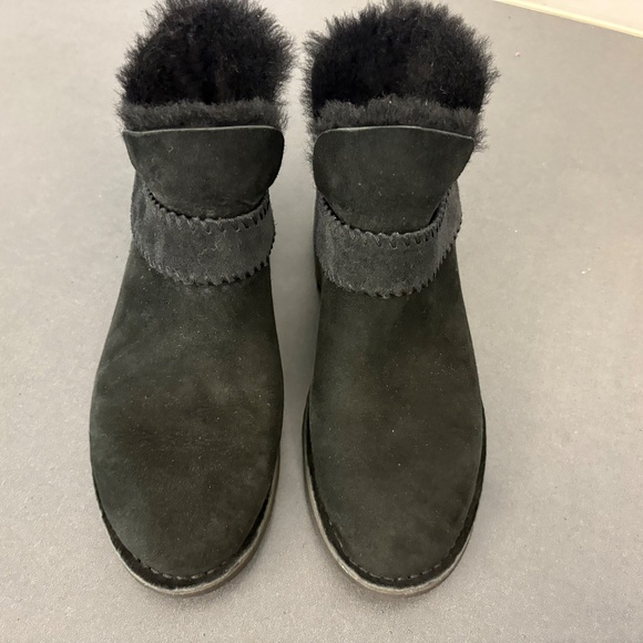 UGG MCKAY BLACK SUEDE ANKLE STRAP WOMEN'S BOOTS SIZE US 7 - Picture 5 of 15